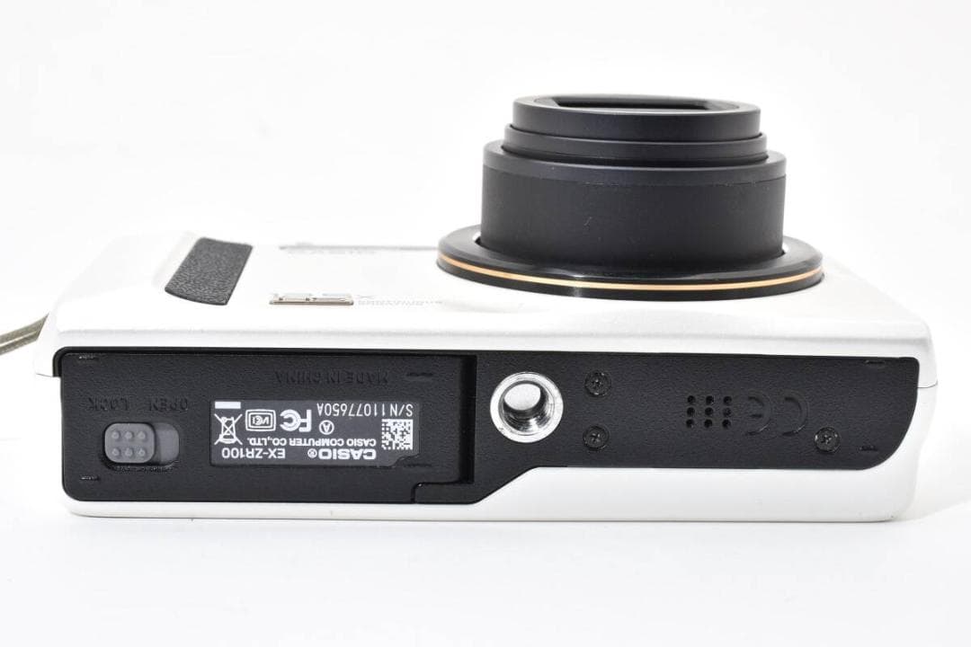 ■ 美品 ■ カシオ　CASIO EXILIM EX-ZR100 ホワイト