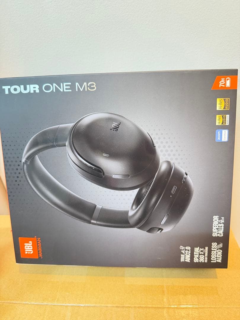 JBL TOUR ONE M3 ハイブリッドノイズキャンセリング（