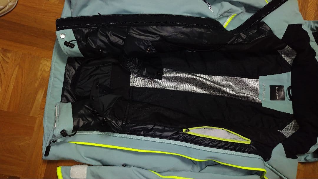 水色ジャケットと紫パンツのスキーウェアセット