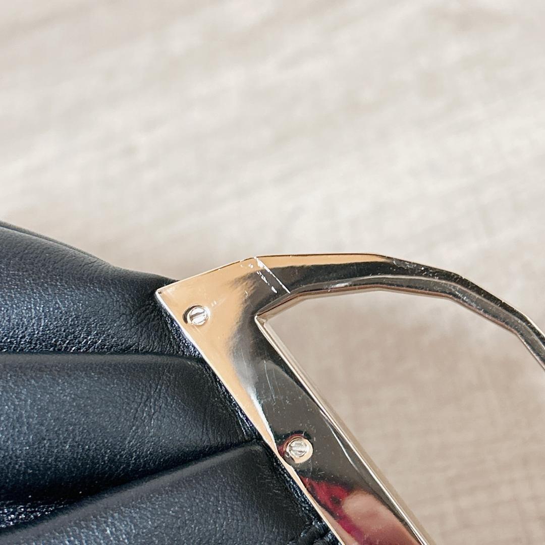 訳有 新品未使用 the VOLON レザー クラッチ バッグ