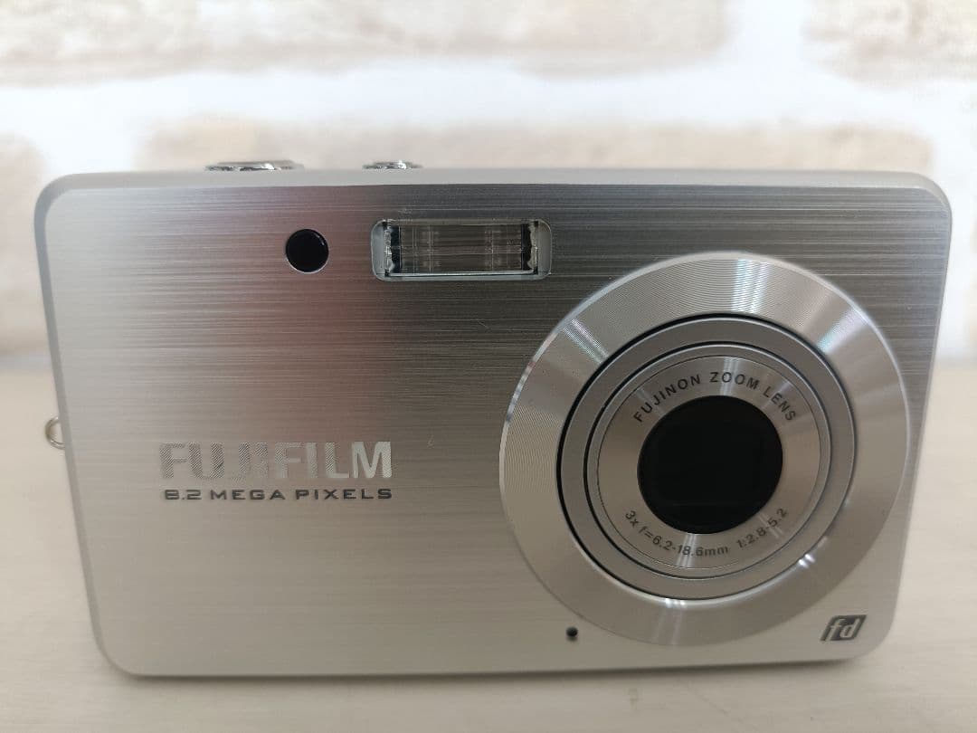 【美品♪】 FUJIFILM FinePix J15fd デジタルカメラ