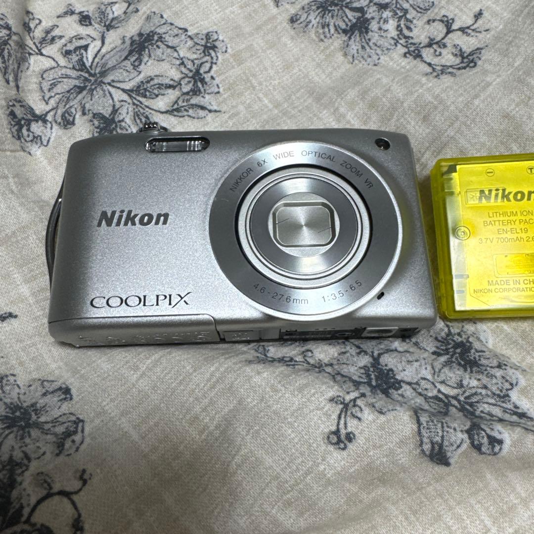 Nikon COOLPIX S3300 デジタルカメラ シルバー