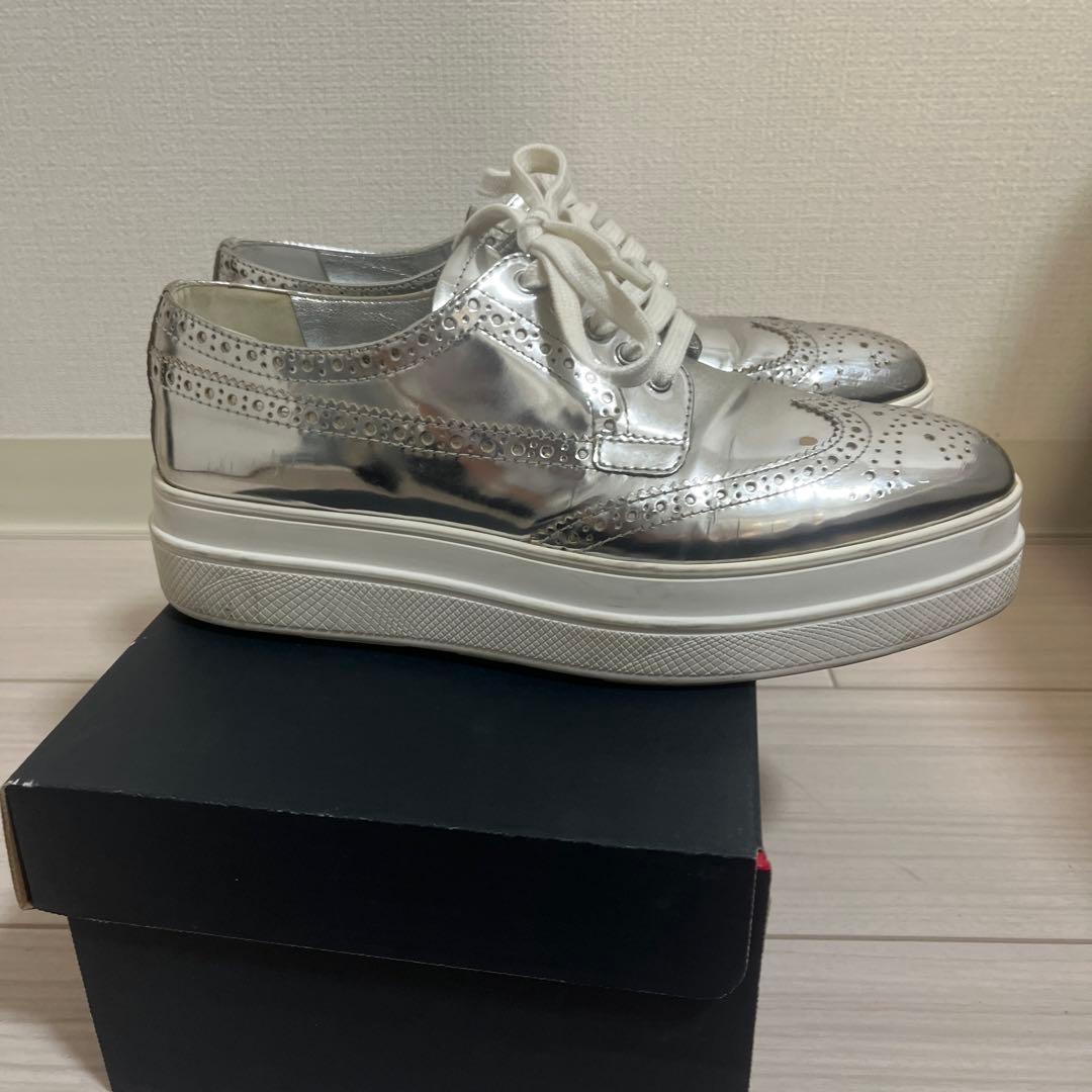PRADA プラダ 革靴ウィングチップ　スニーカー　シルバー　サイズ37