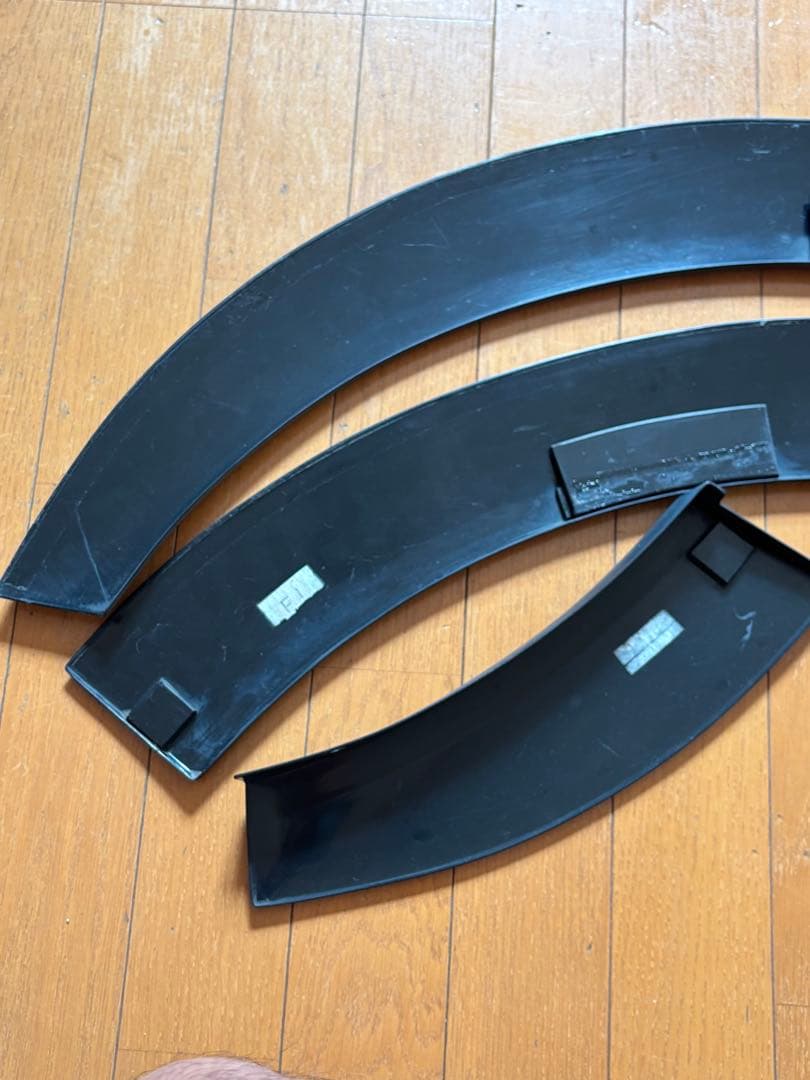 キャラバンNV350用オーバーダウンフェンダートリム