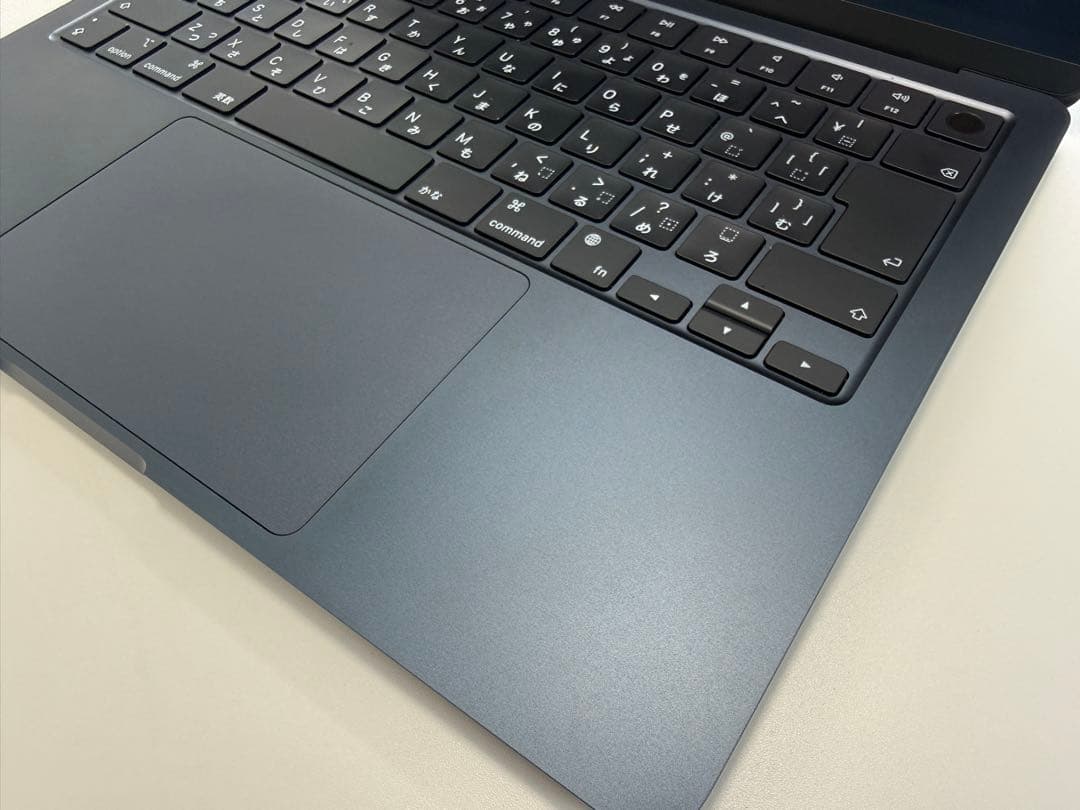 【良品】MacBook Air M2 8GB/256GBミッドナイト おまけ付