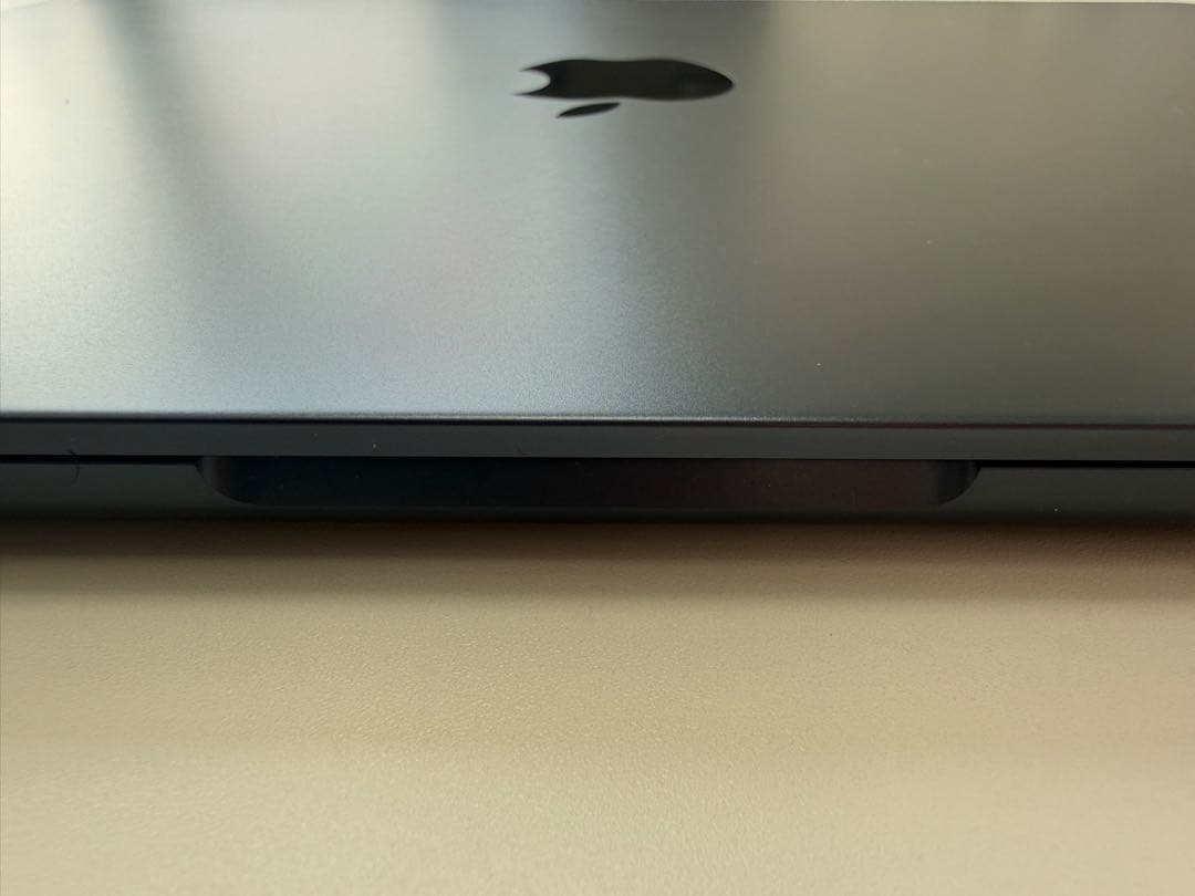 【良品】MacBook Air M2 8GB/256GBミッドナイト おまけ付