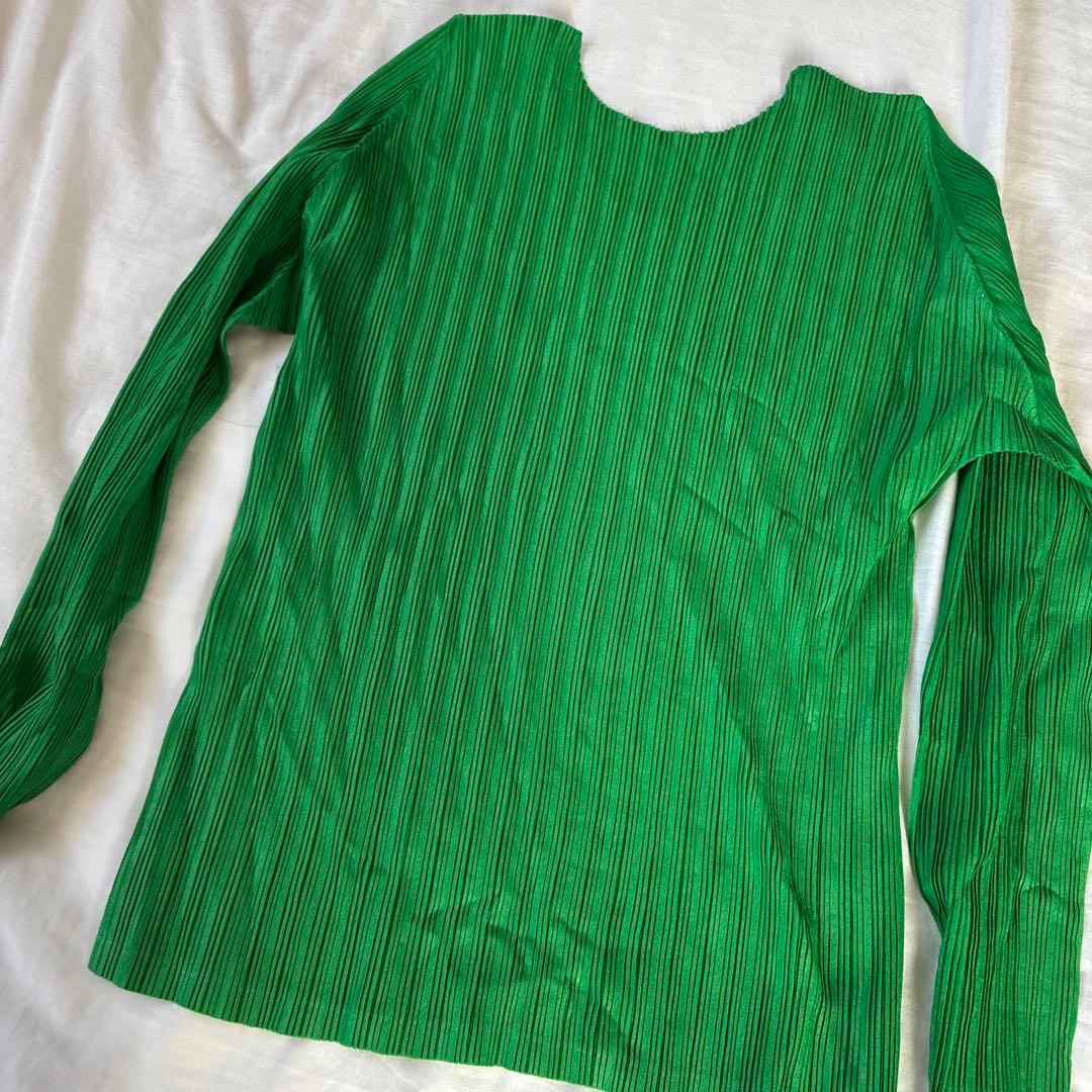 イッセイミヤケ　未使用品　プリーツ加工　長袖トップス