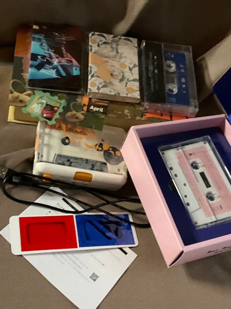 菅原圭さん　カセットプレーヤーとカセットテープセット