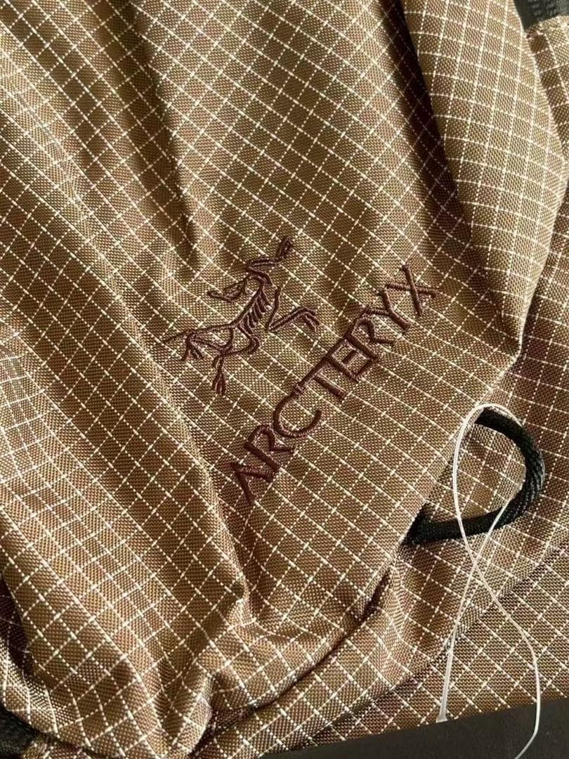 タグ付きARC'TERYX KONSEALS バックパック ブラウン・チェック柄