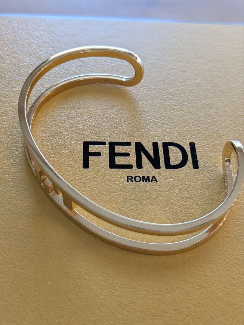 しま　フェンディ　オーロック　ブレスレット
