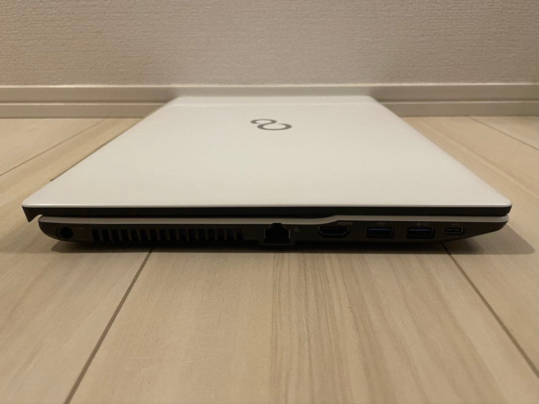 富士通 FMVWD3A37W i7 9世代 256GB Office