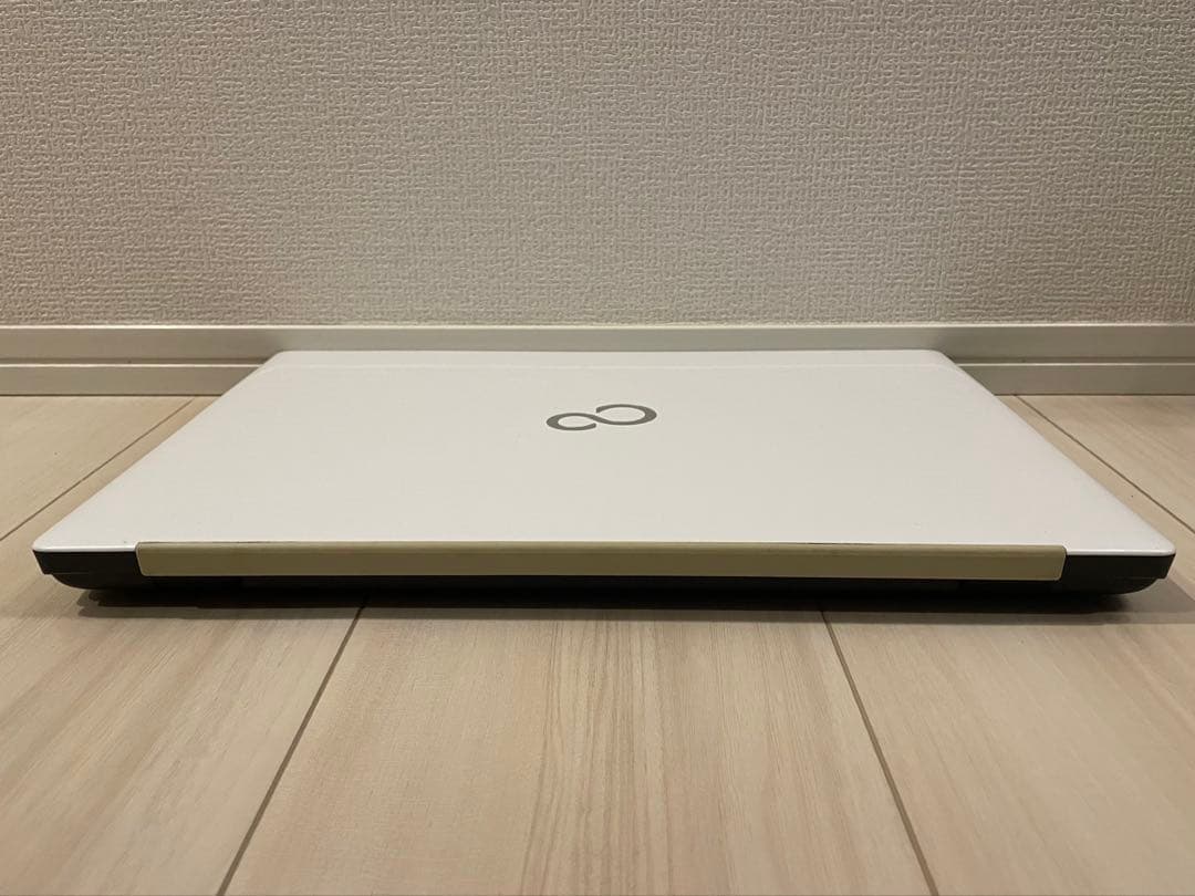 富士通 FMVWD3A37W i7 9世代 256GB Office