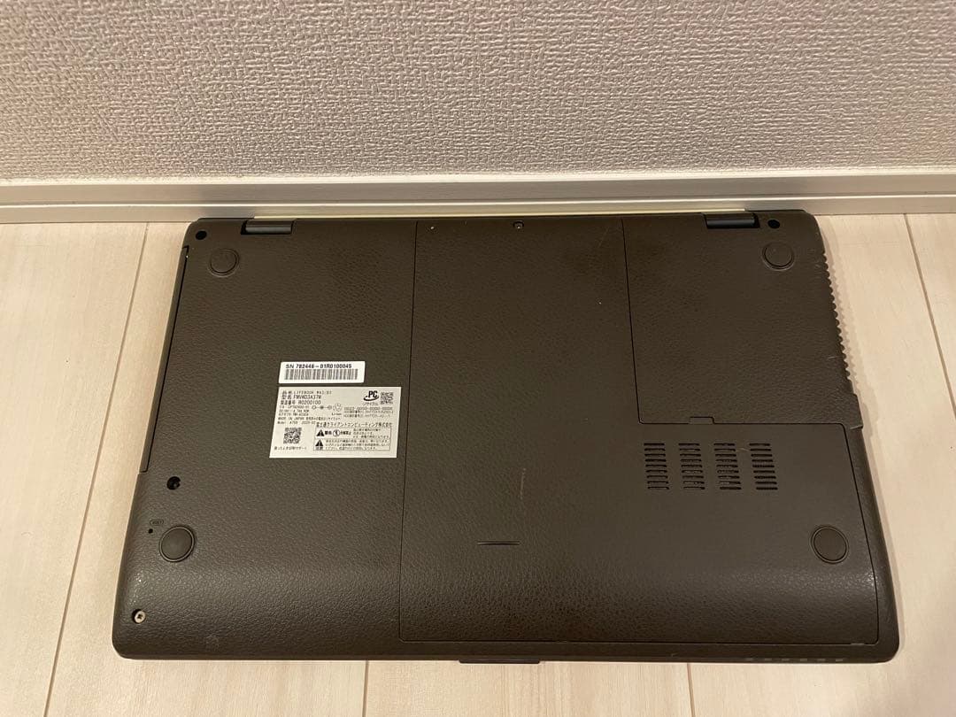 富士通 FMVWD3A37W i7 9世代 256GB Office