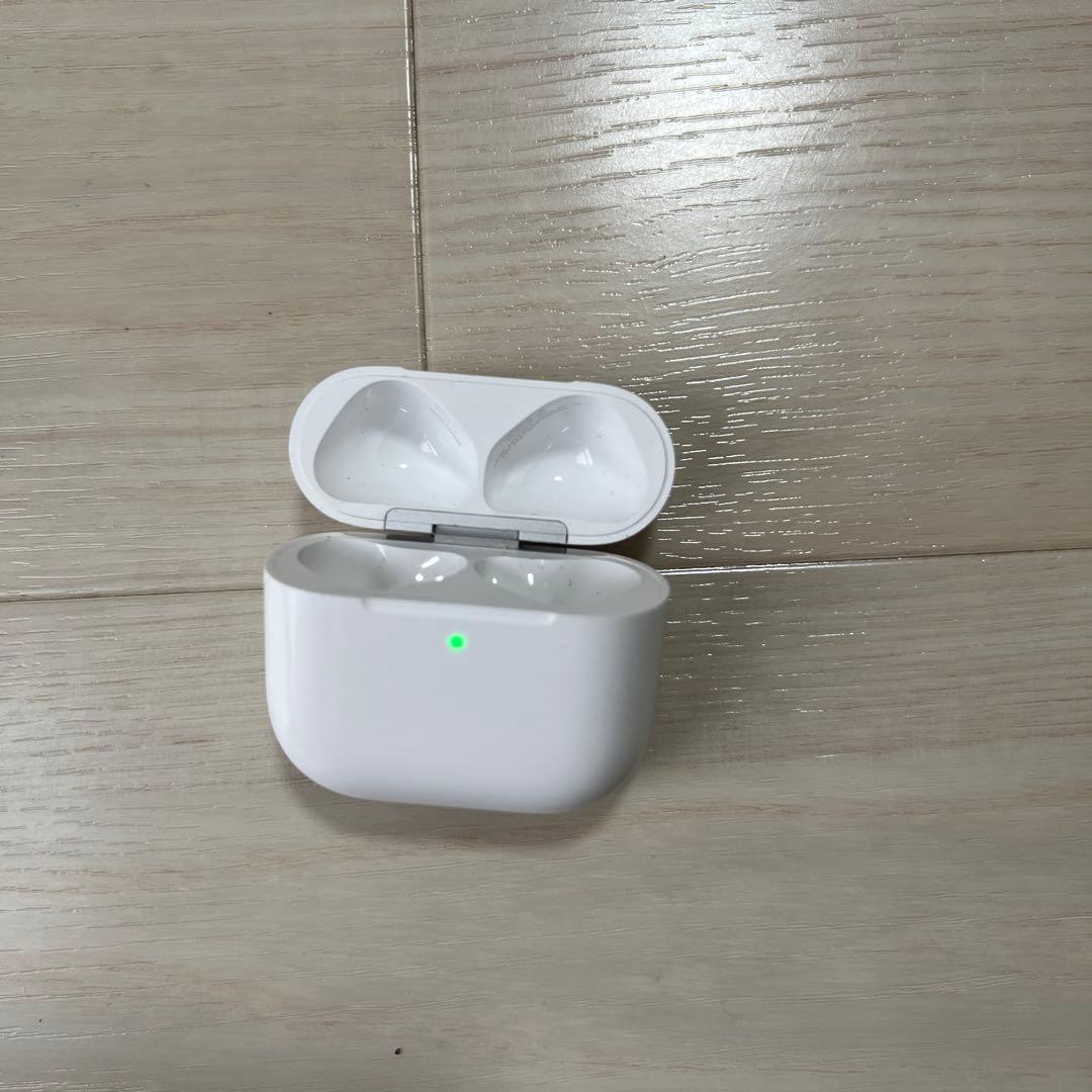AirPods 第4世代　ケースのみ