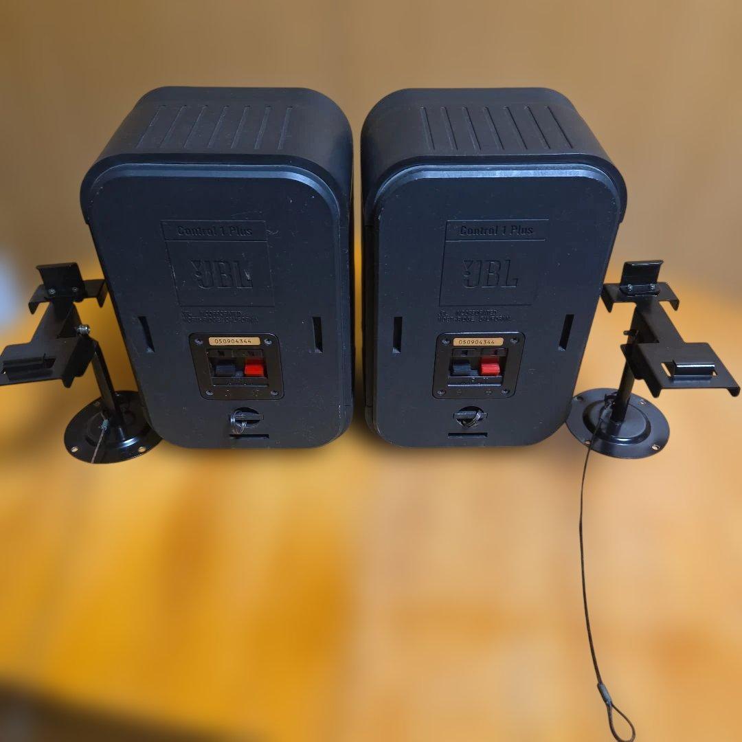 JBL Control 1 PLUS　スピーカー +MTC-201吊り金具付き