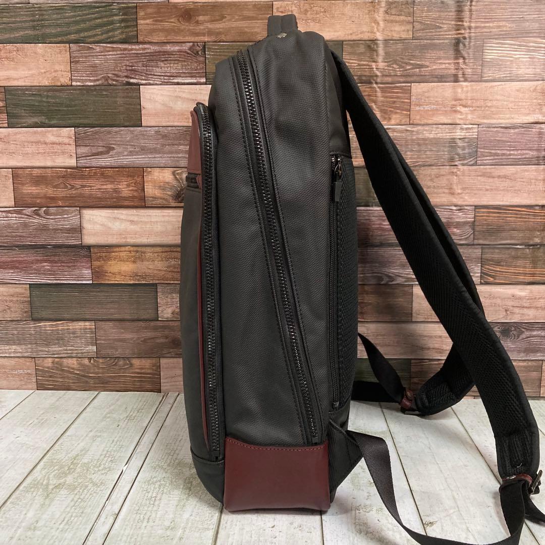 ✨極美品✨　タケオキクチ　現行品　B4可　PC収納　バックパック　ブラック　黒