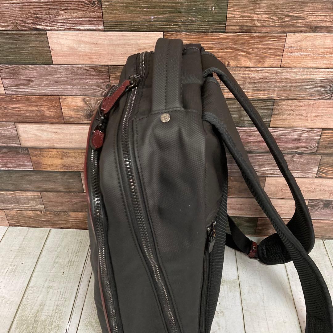✨極美品✨　タケオキクチ　現行品　B4可　PC収納　バックパック　ブラック　黒