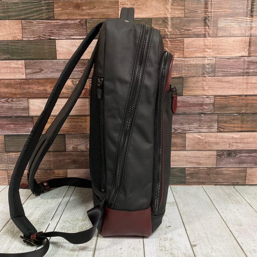 ✨極美品✨　タケオキクチ　現行品　B4可　PC収納　バックパック　ブラック　黒
