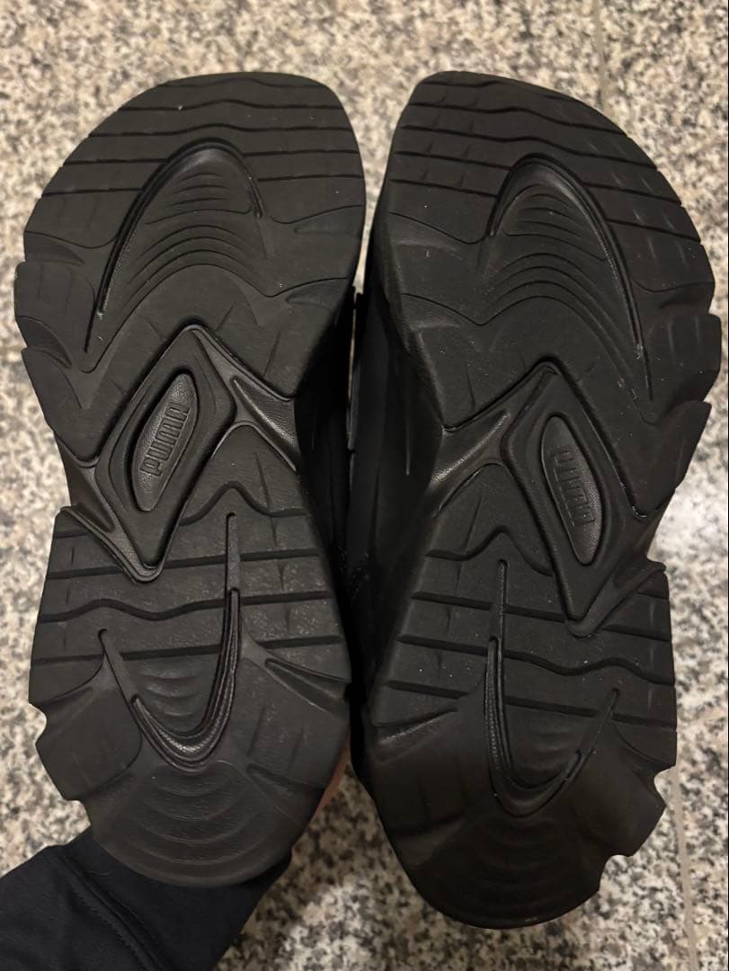 PUMA ブラック ローファー スニーカー