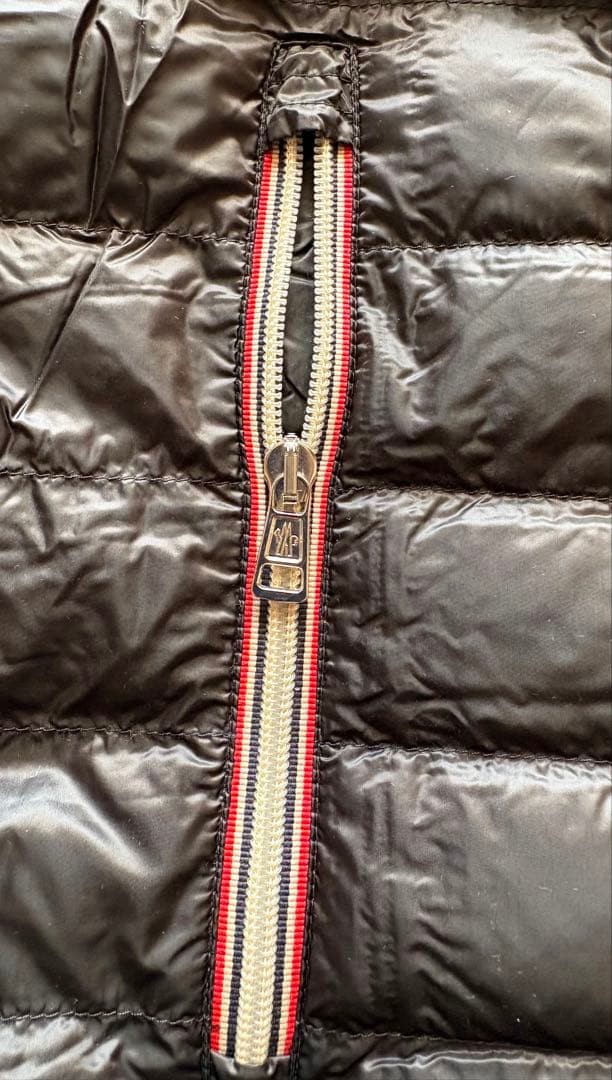 ⭐︎seromaruです⭐︎ モンクレールフード付き ダウンベスト