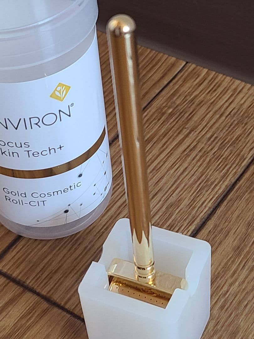 ゴールドコスメティックロール