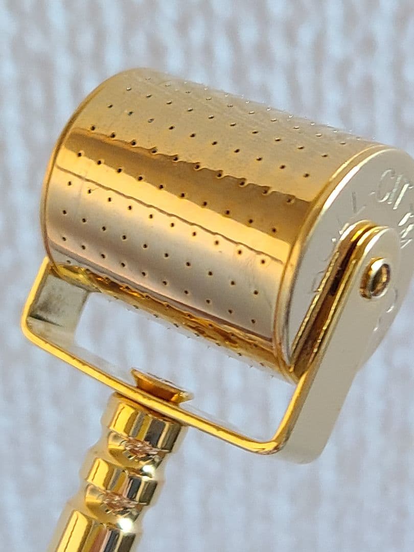 ゴールドコスメティックロール