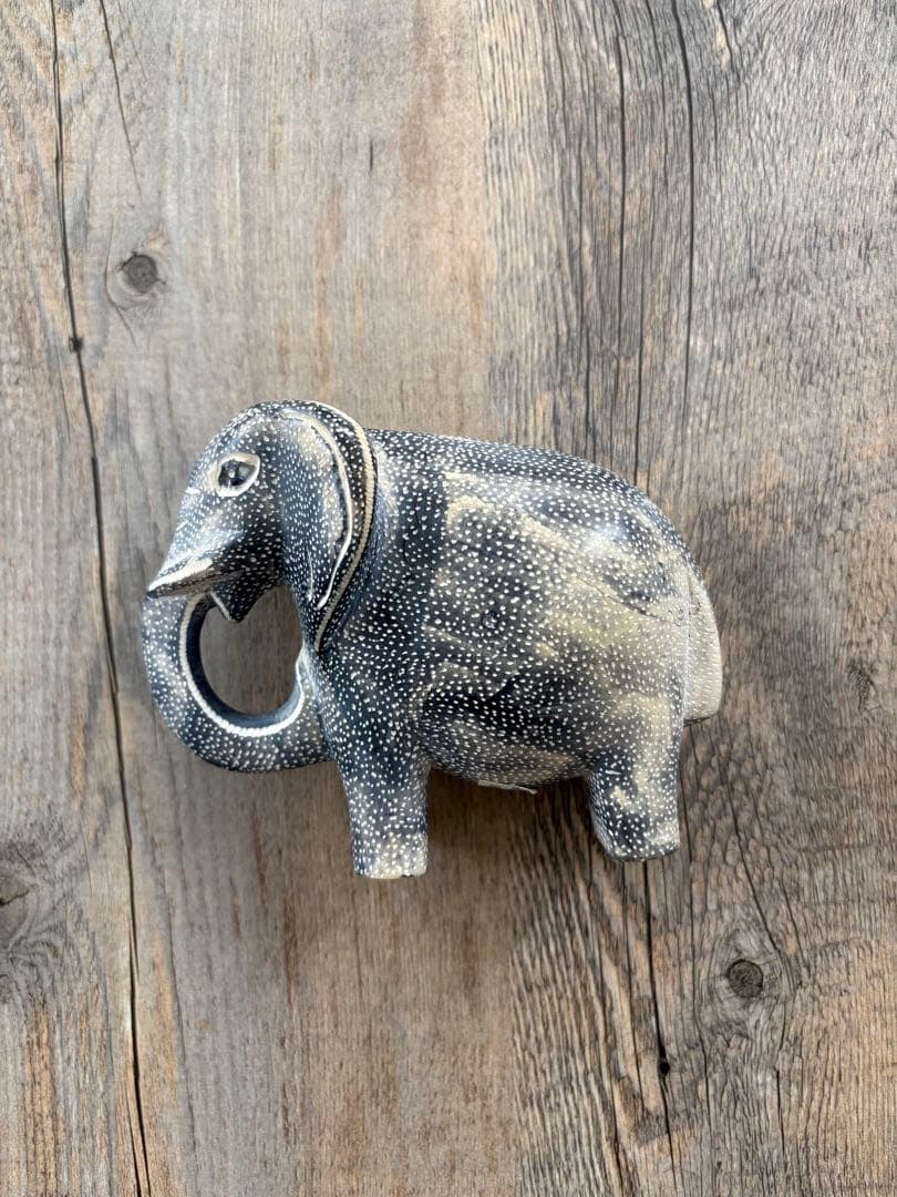 斑点模様 象の置き物 hand maide inケニア スミソニアン博物館