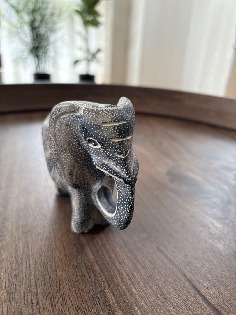 斑点模様 象の置き物 hand maide inケニア スミソニアン博物館