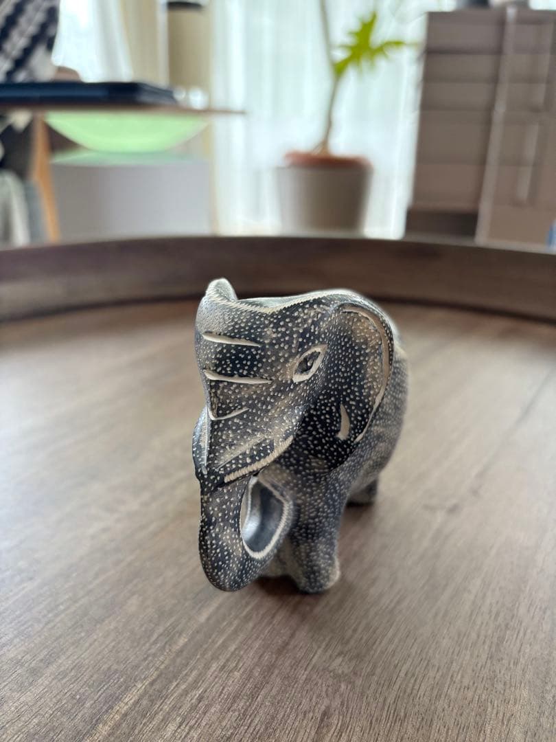 斑点模様 象の置き物 hand maide inケニア スミソニアン博物館