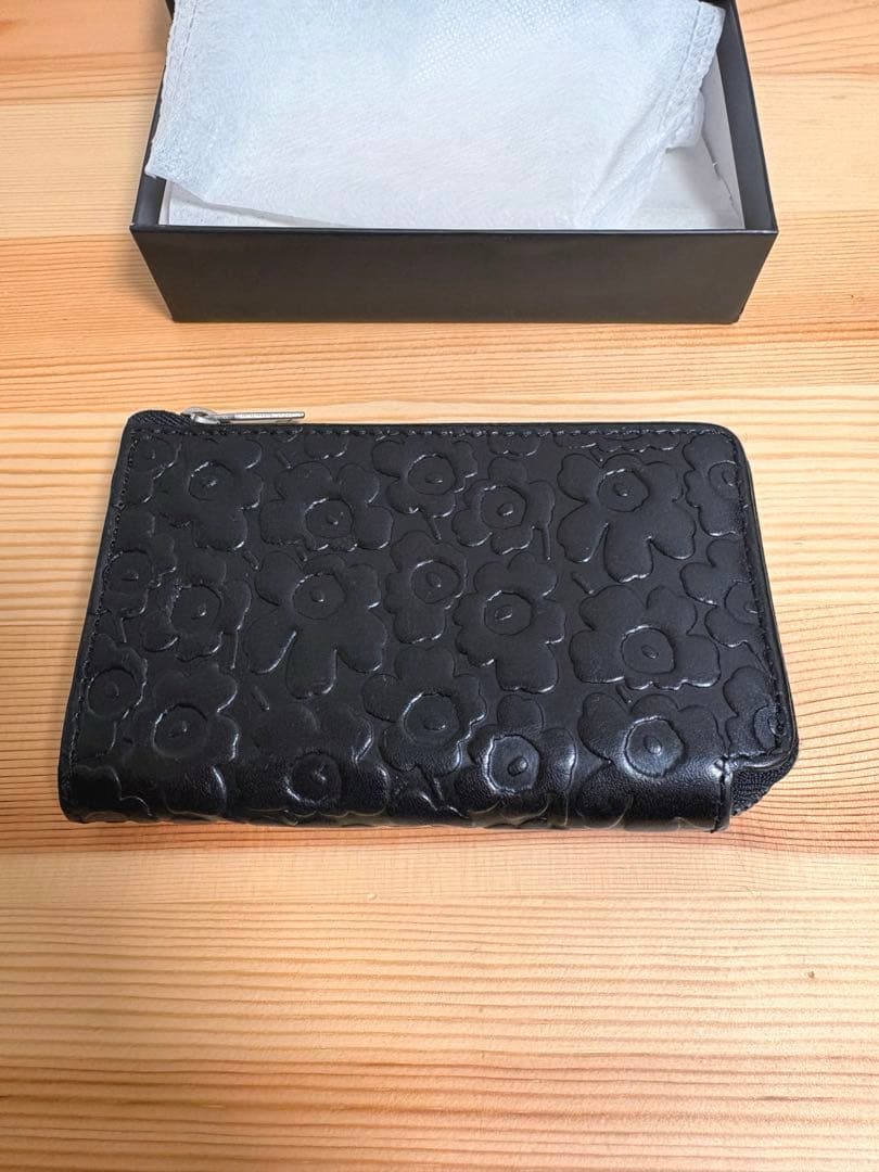 marimekkoマリメッコ ウニッコ花柄エンボス　財布 箱あり