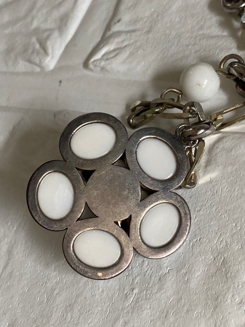 CHANEL カメリアネックレス　ホワイト