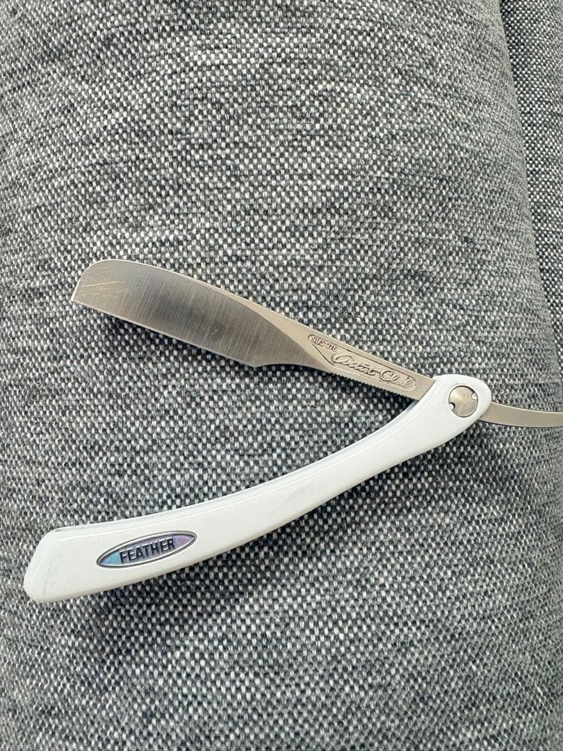フェザー剃刀　理容