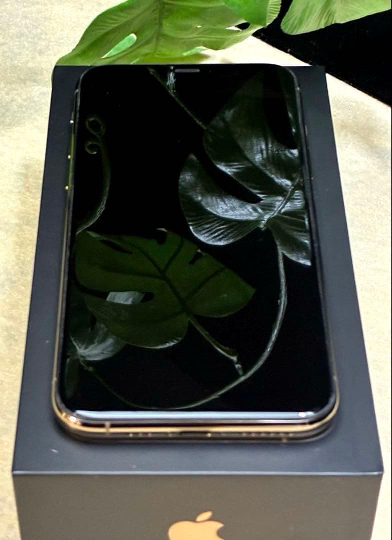 iPhone 11 Pro 64GB ゴールド 美品です。