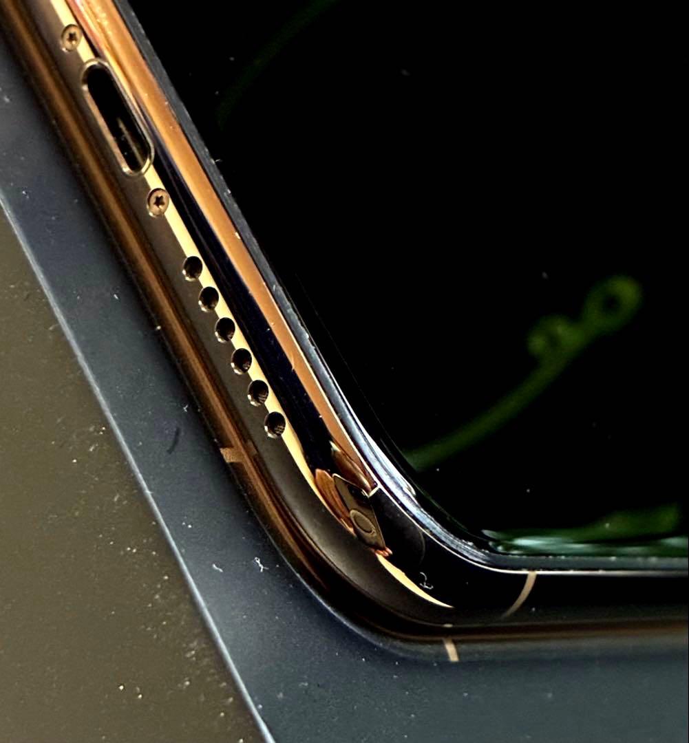 iPhone 11 Pro 64GB ゴールド 美品です。