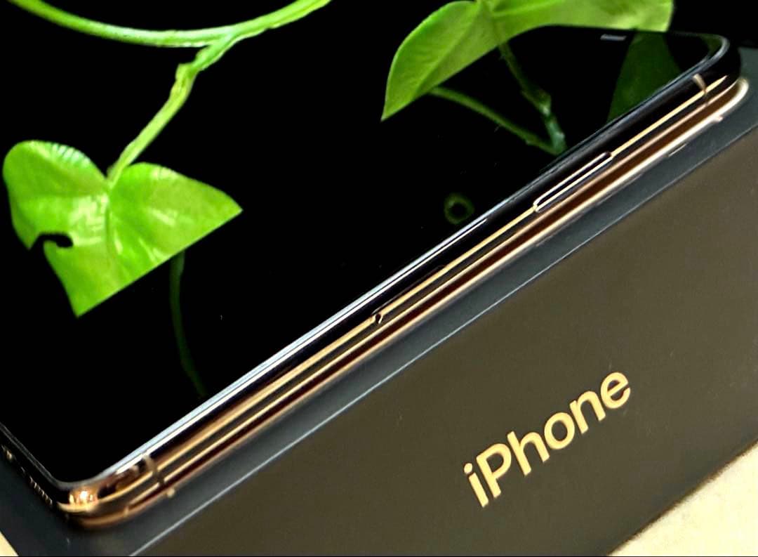 iPhone 11 Pro 64GB ゴールド 美品です。