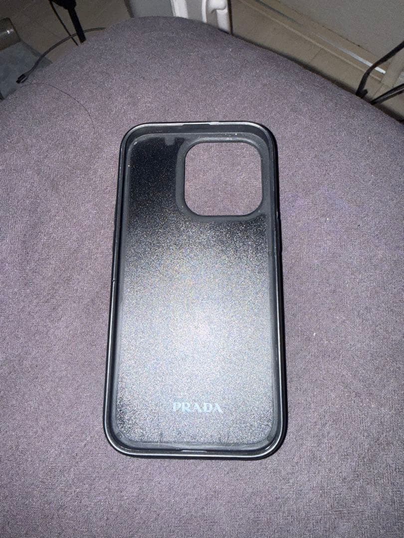 PRADA iPhone14プロケース 本物