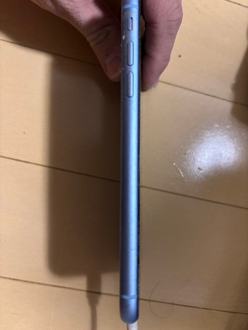 iPhone XR ブルー　au simロック解除済み バッテリー残量81%