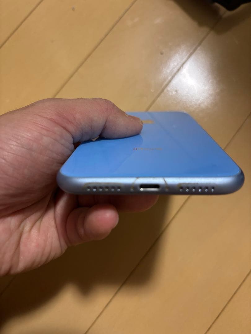 iPhone XR ブルー　au simロック解除済み バッテリー残量81%