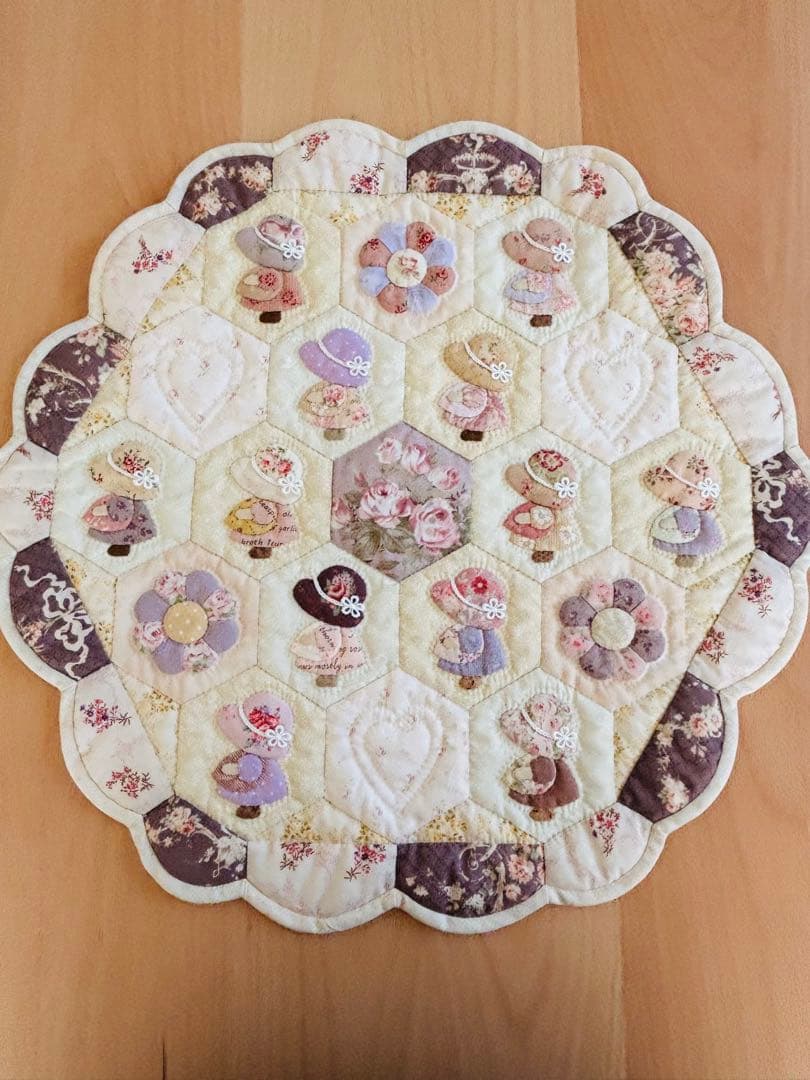 ハンドメイド♪スーちゃんとドレスデン♪のキルト　パッチワークタペストリー