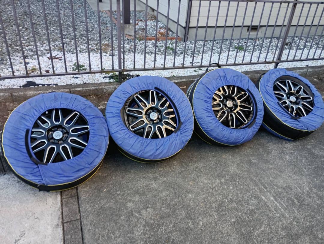 専用商品　1７インチ　ホイール・タイヤ４本セット　スタッドレス　タイヤカバー付き