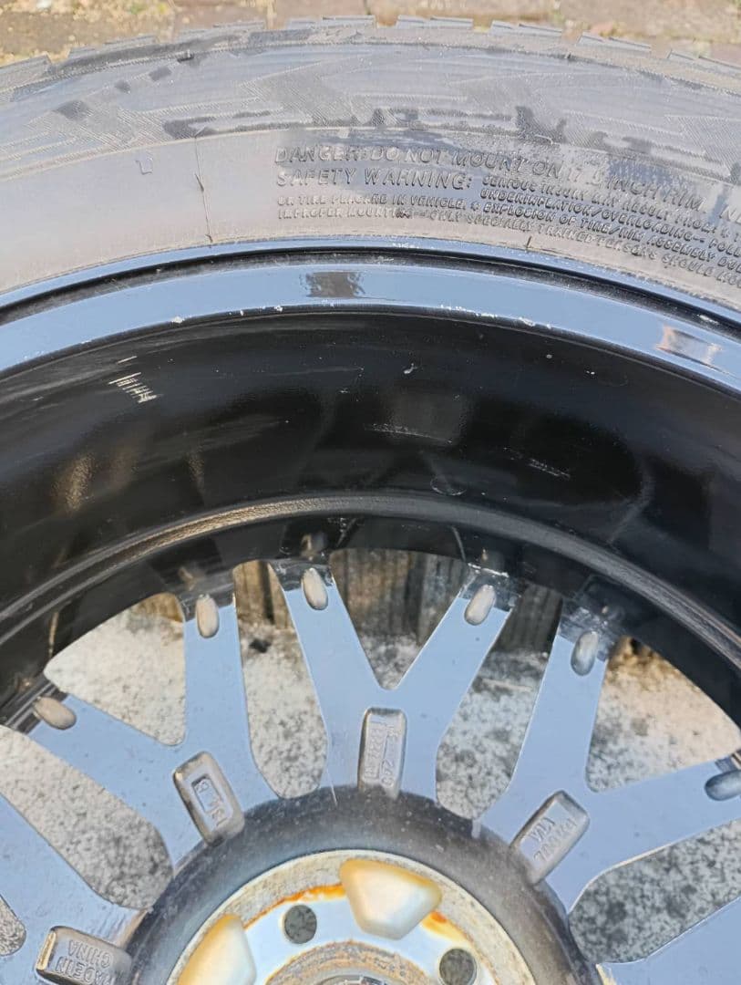 専用商品　1７インチ　ホイール・タイヤ４本セット　スタッドレス　タイヤカバー付き