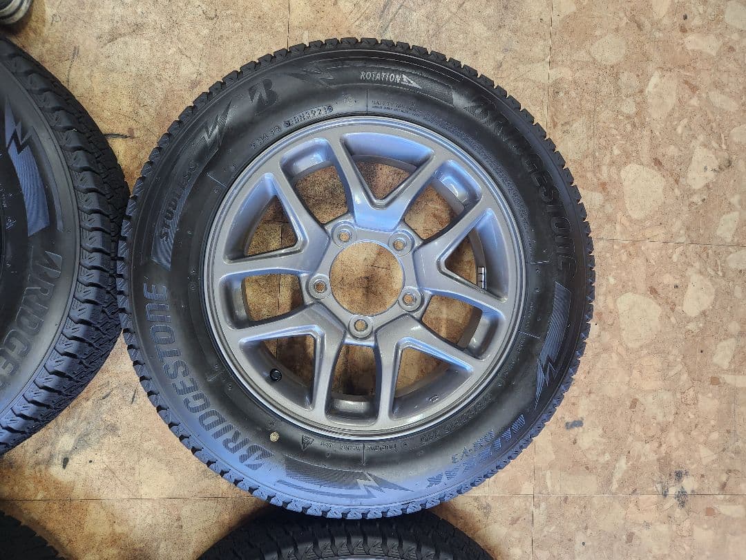 ブリヂストン 16インチ スタッドレスタイヤ ホイールセット