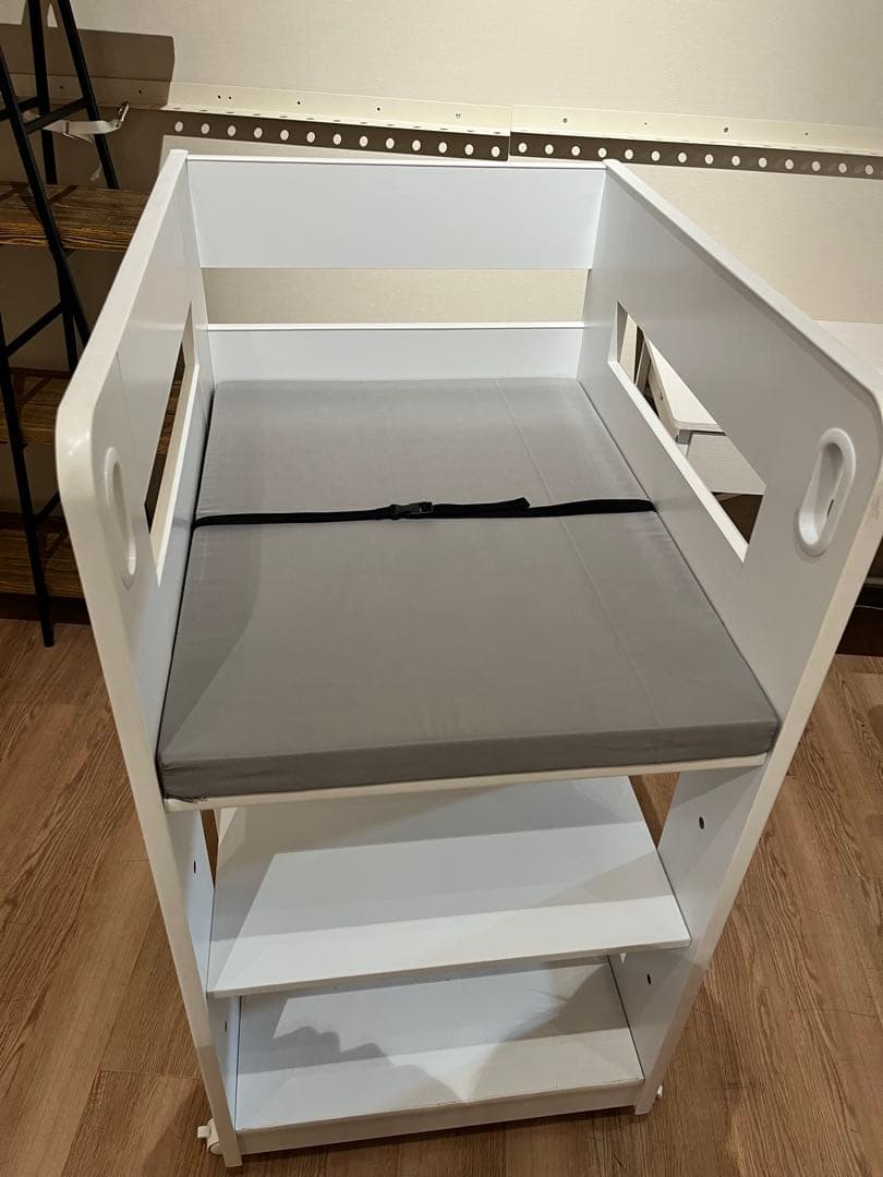 訳あり　新品未使用　ニトリ　移動するオムツ替え台　ベビー家具　直接取引