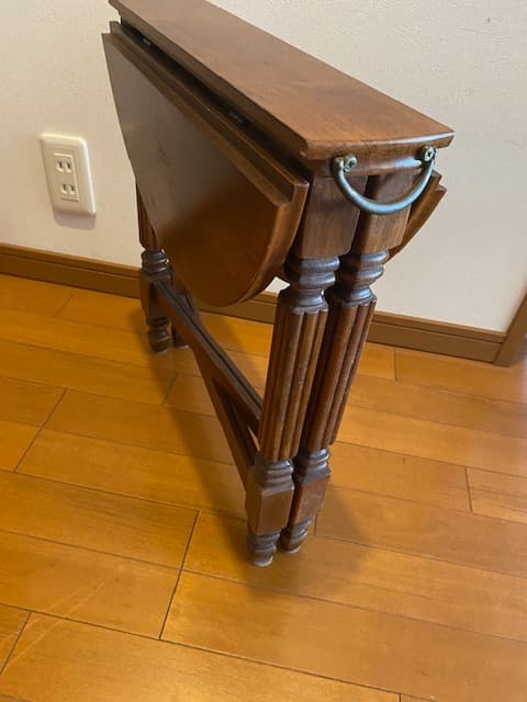 可愛いバタフライテーブル　折りたたみサイドテーブル　コーヒーテーブル