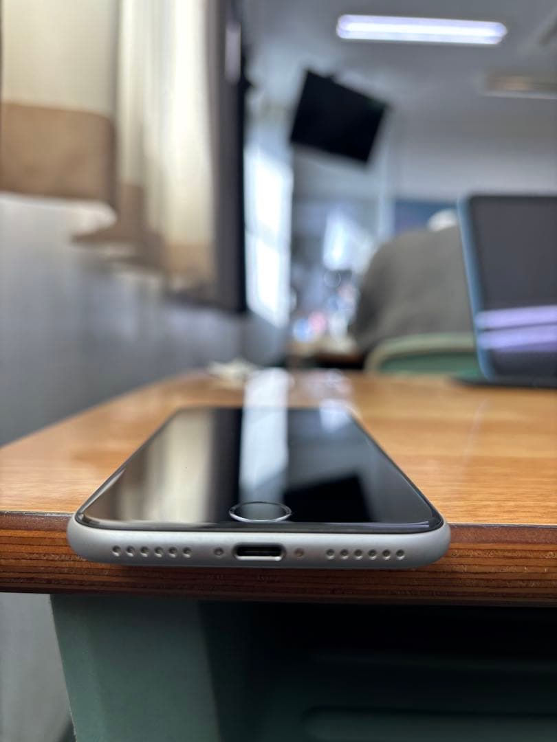 【超美品】iPhone SE 第3世代 64GB ホワイト SIMフリー 傷なし