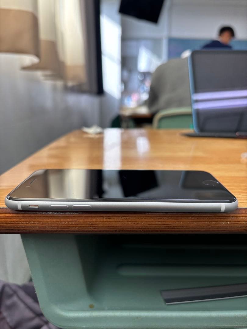 【超美品】iPhone SE 第3世代 64GB ホワイト SIMフリー 傷なし