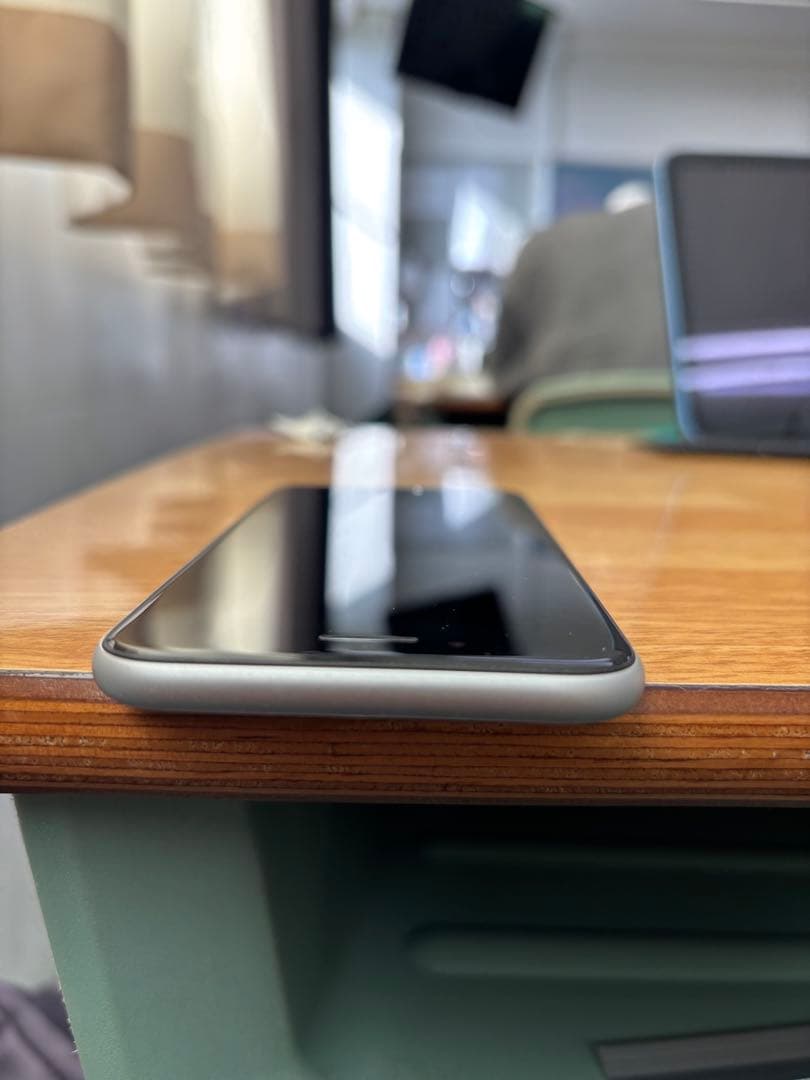 【超美品】iPhone SE 第3世代 64GB ホワイト SIMフリー 傷なし