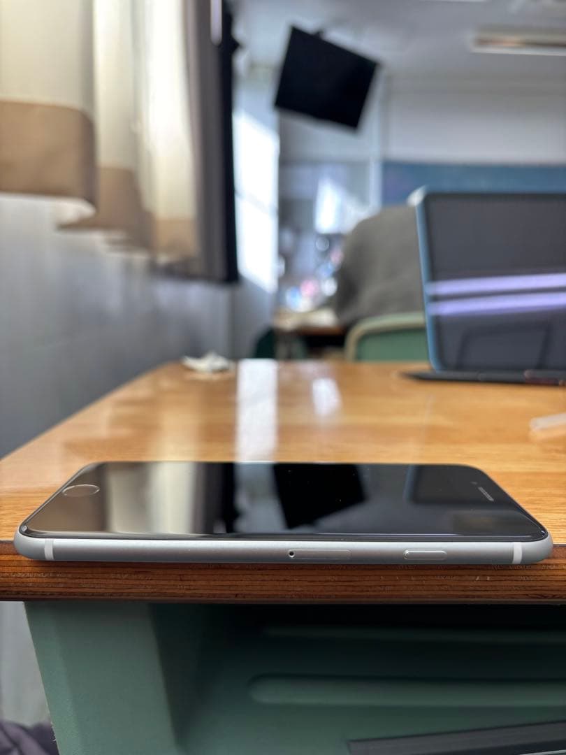 【超美品】iPhone SE 第3世代 64GB ホワイト SIMフリー 傷なし