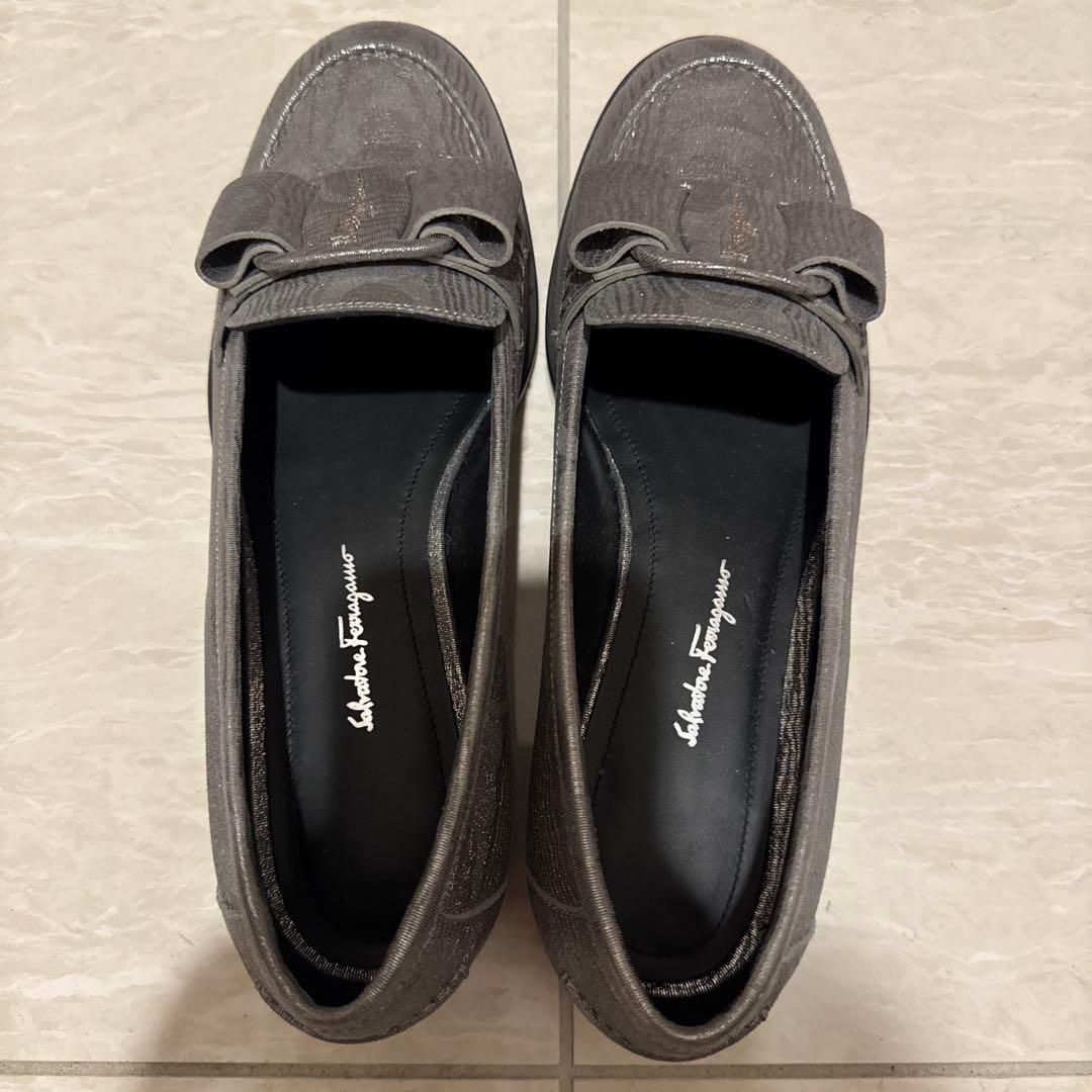 【美品レア】Ferragamo モカシン/ローファー リボン シルバー 25.5