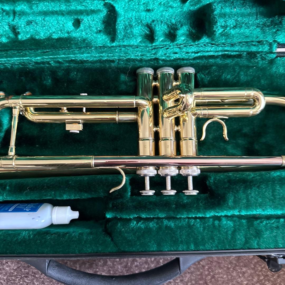 Bb Trumpet 本体 金色 ハードケース付き